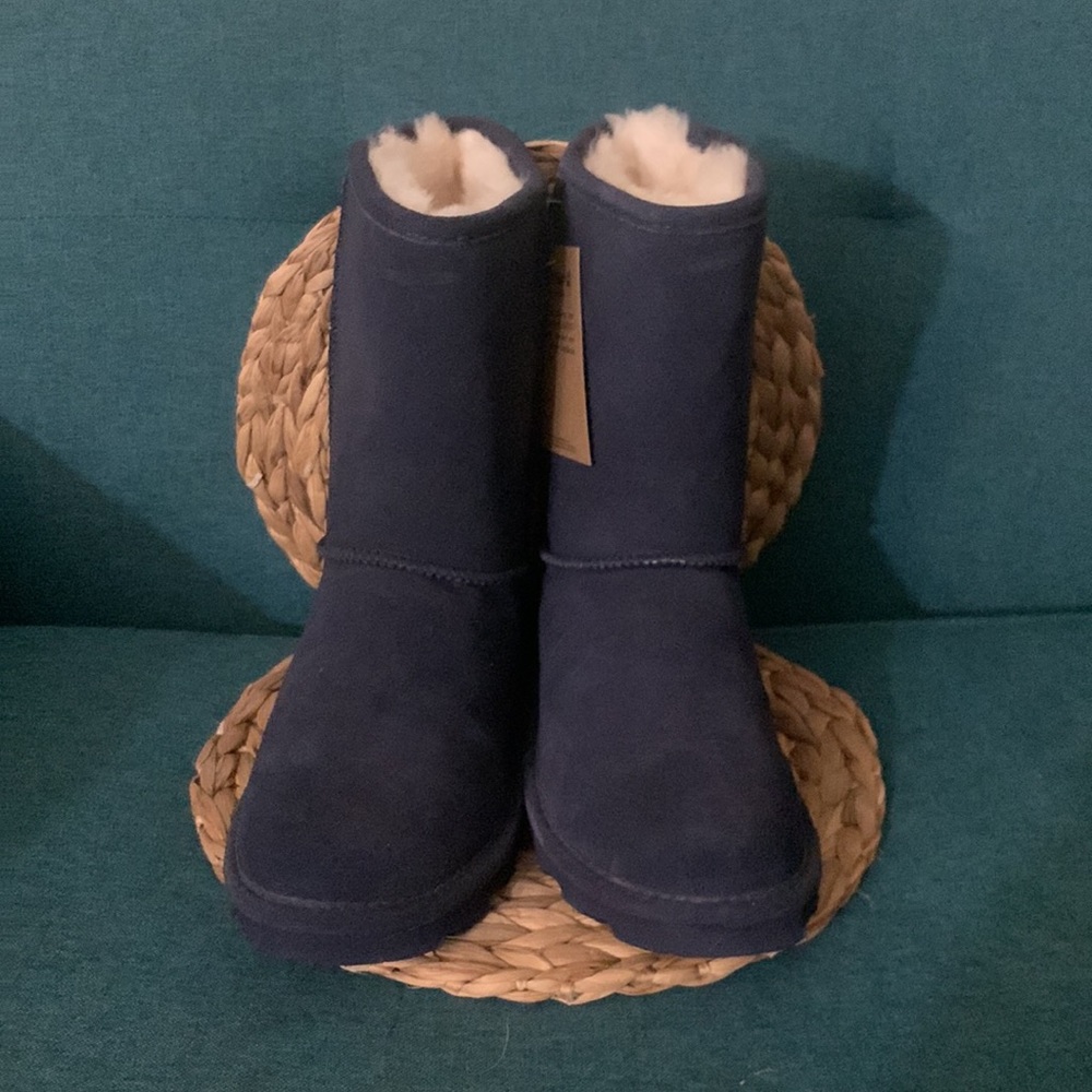 NWT Elle Short Cadet Bearpaw navy blue boots